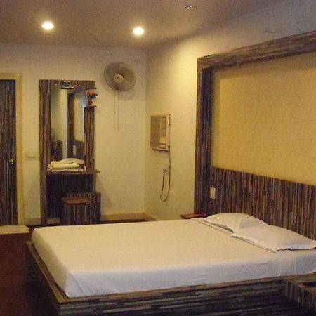 Embassy Hotel 苏拉特 外观 照片
