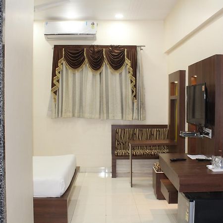 Embassy Hotel 苏拉特 外观 照片