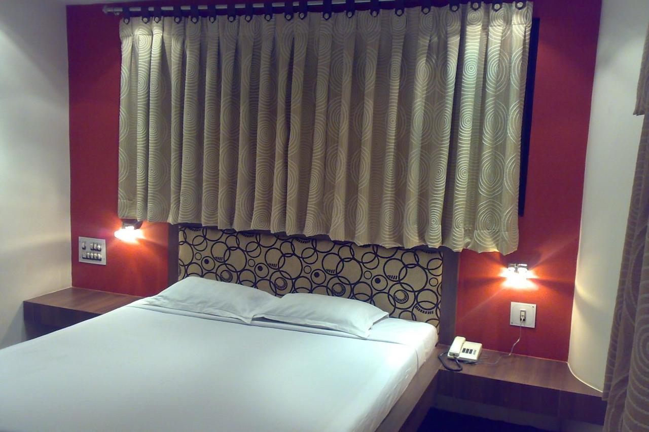 Embassy Hotel 苏拉特 外观 照片